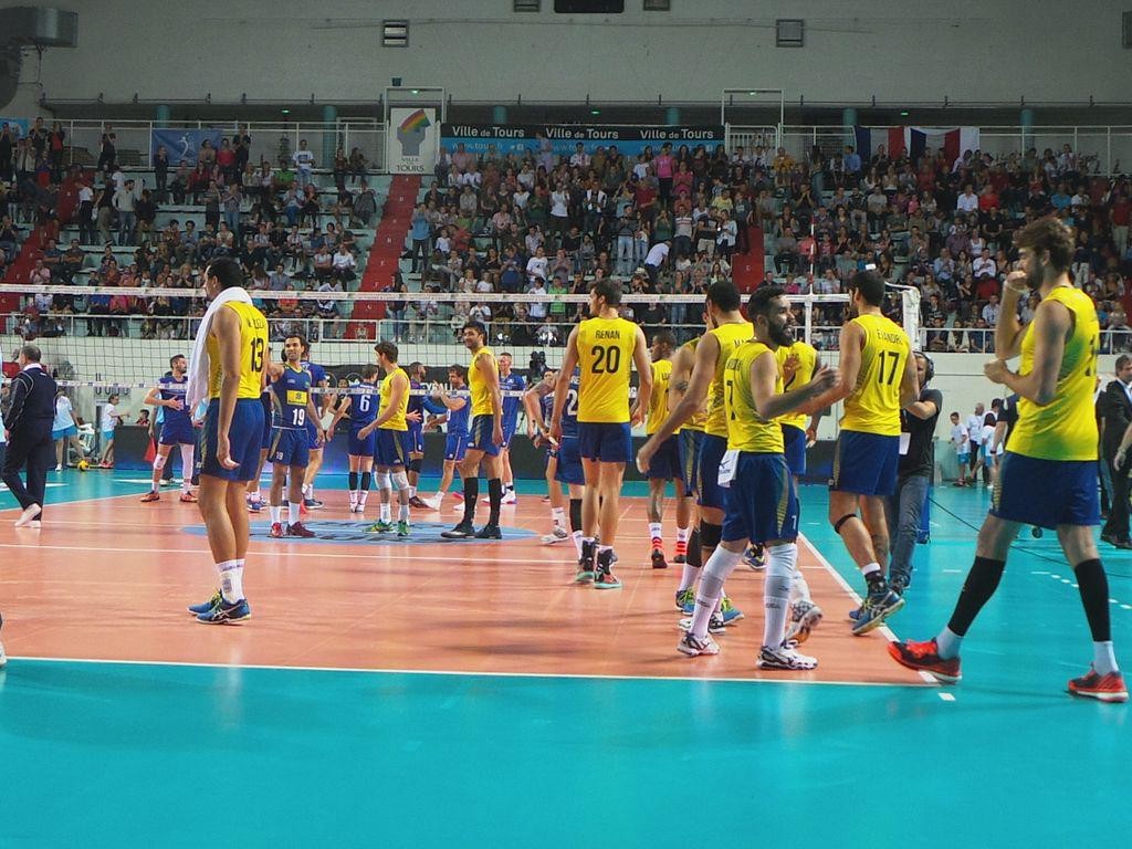Brasil bateu a França no primeiro amistoso disputado em Paris (Foto: Divulgação/Federação Francesa de Vôlei)