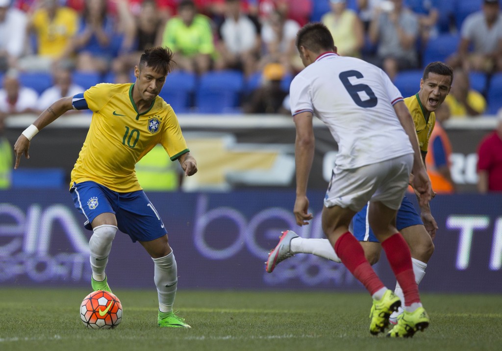 Pedido pelo público, Neymar atuou por 13 minutos em Harrison (foto: Leo Correa/MoWa Press)