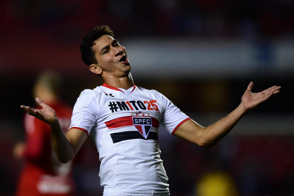 Paulo Henrique Ganso coordenou o ataque tricolor na vitória sobre o Inter (Foto: Djalma Vassão/Gazeta Press)