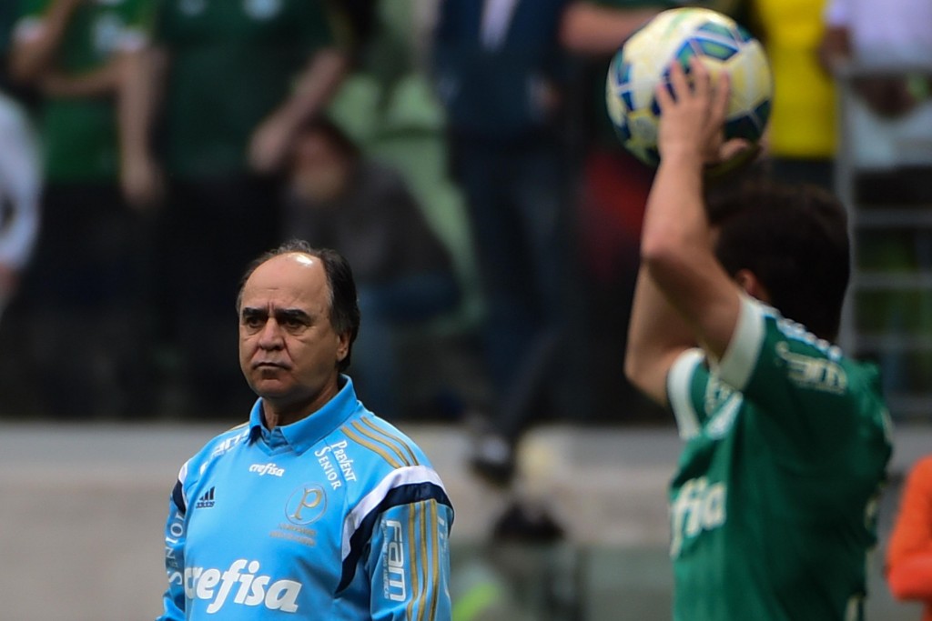 O técnico Marcelo Oliveira ficou abatido com empate por 3 a 3 diante do Corinthians. (Foto: Djalma Vassão/Gazeta Press)