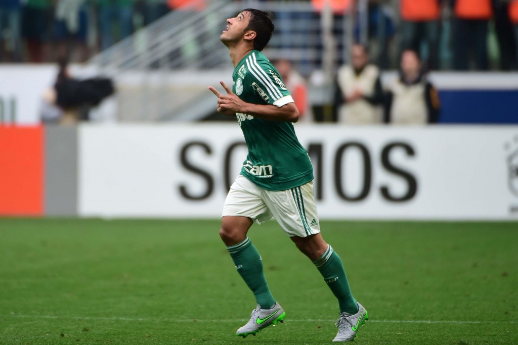 Robinho marcou o segundo gol do Palmeiras no Palestra Itália (foto: Djalma Vassão/Gazeta Press)