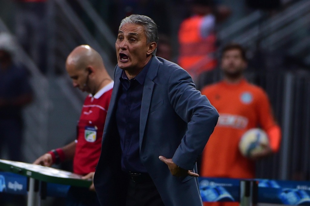 Tite está vendo o Corinthians "comer a massa" com os árbitros (foto: Djalma Vassão/Gazeta Press)