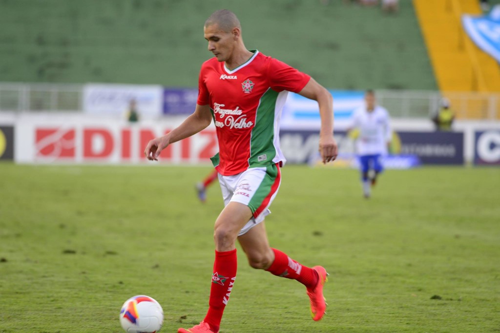 Expulso na rodada passada, Raphael Silva não enfrenta o Mogi (Foto: Boa Esporte/Nelson Coelho)