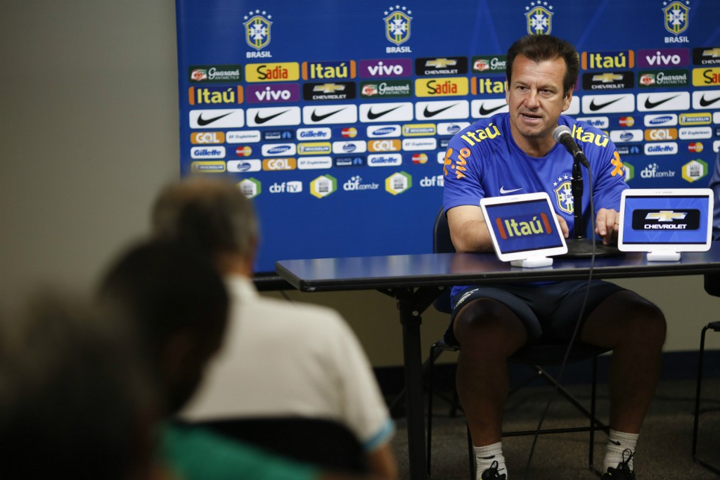 Treinador rebate críticas ainda na véspera de amistoso que pode lhe render pressão ou tranquilidade (Foto: Leo Correa/Mowa Press)