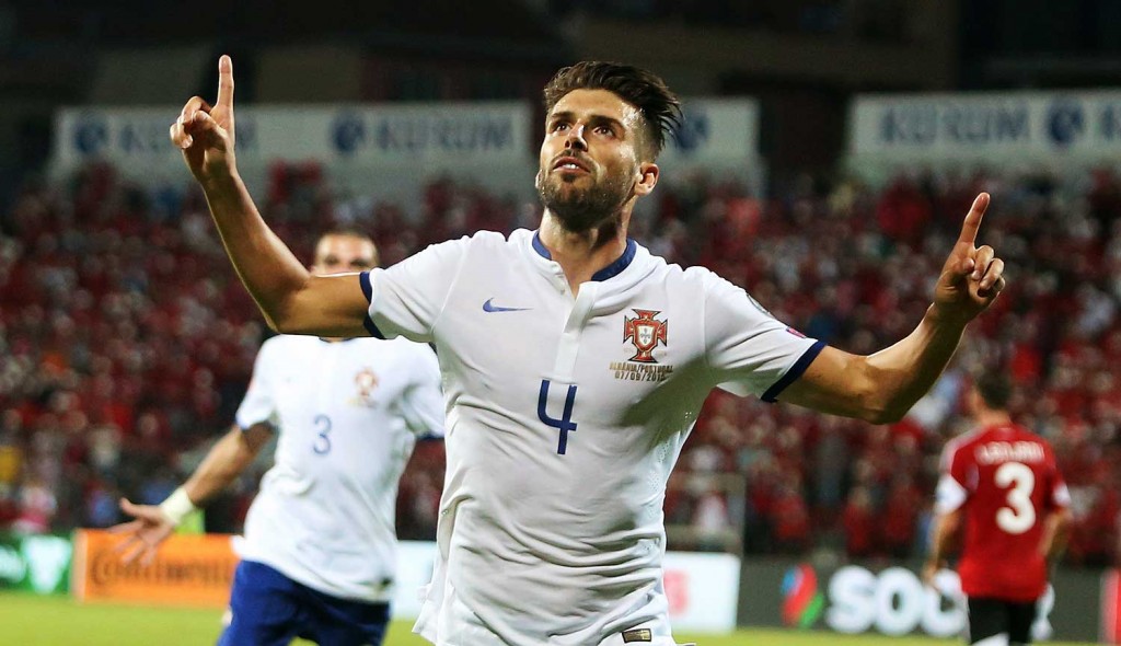 Miguel Veloso marcou o gol da vitória portuguesa aos 46 minutos do segundo tempo (Foto: Gent Shkullaku/AFP)