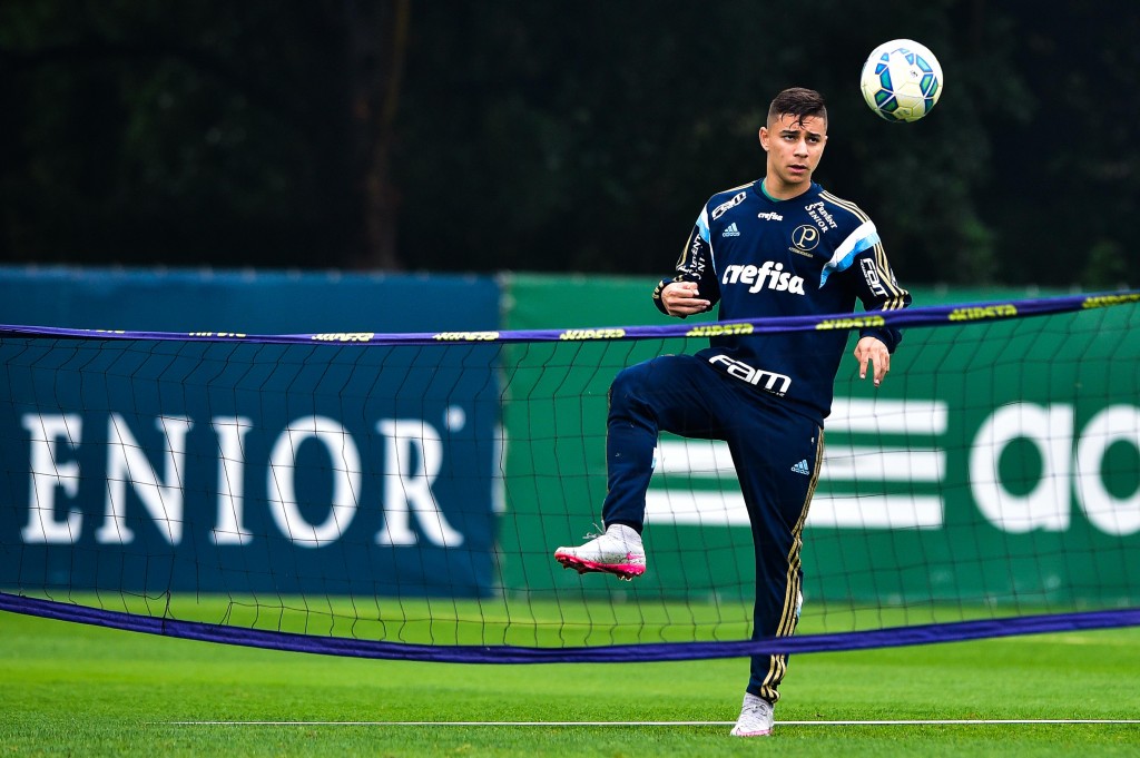 Lateral não se abala com falhas que geraram quatro gols aos rivais recentemente (Foto: Fernando Dantas/Gazeta Press)