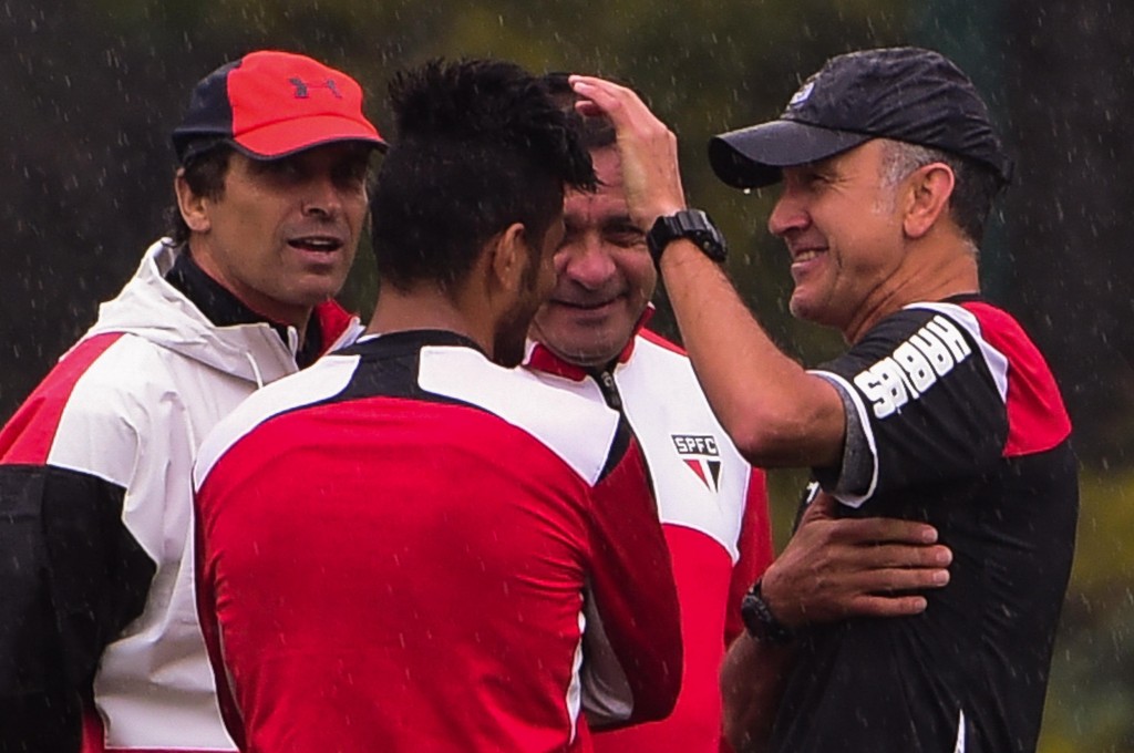 Após conquistar o carinho dos são-paulinos, o atacante Rogério tenta desvendar os mistérios do estádio que revelou o verdadeiro Neymar (Foto: Djalma Vassão/Gazeta Press)