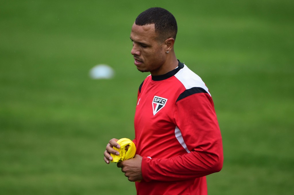 Luis Fabiano participou de todos os treinos da semana, mas não vai para o clássico (Foto: Djalma Vassão/Gazeta Press)