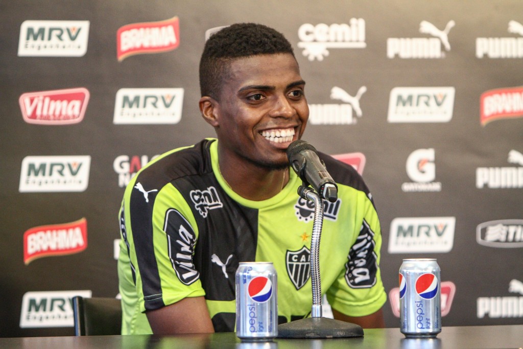 O zagueiro Jemerson foi eleito o melhor jogador de 2015 no Troféu Guará (foto: Bruno Cantini/CAM)