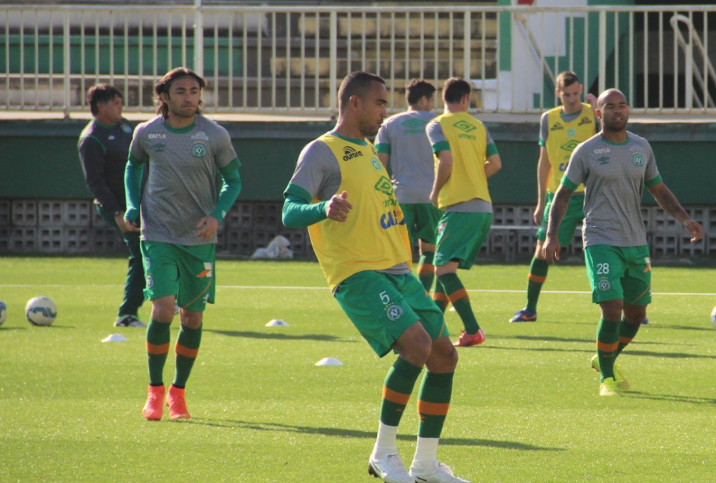 Apodi (esq) vê Brasileiro como um dos campeonatos mais concorridos (Foto: Divulgação;/Chapecoense)