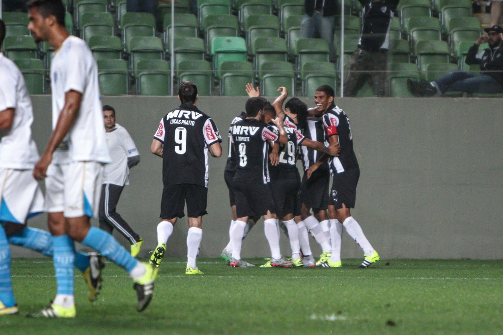 Vitória mantém o Galo na cola do Corinthians e motiva o elenco para o clássico contra o Cruzeiro, no domingo (Foto: Bruno Cantini/Atlético-MG)