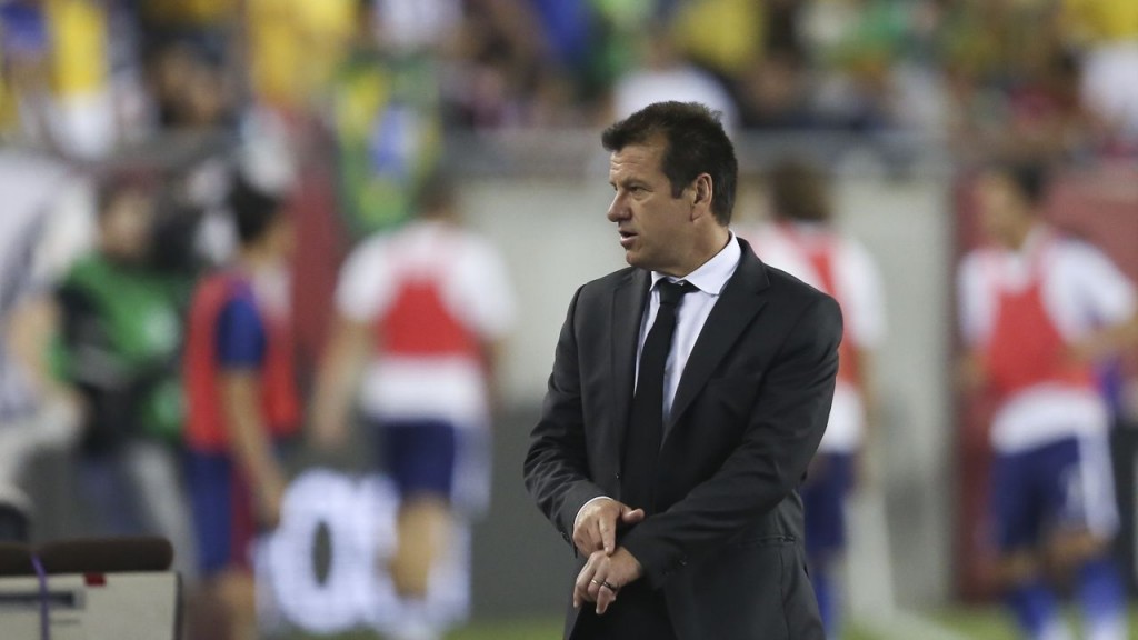 O técnico Dunga destacou a boa fase do futebol catarinense (Leo Correa/Mowa Press)