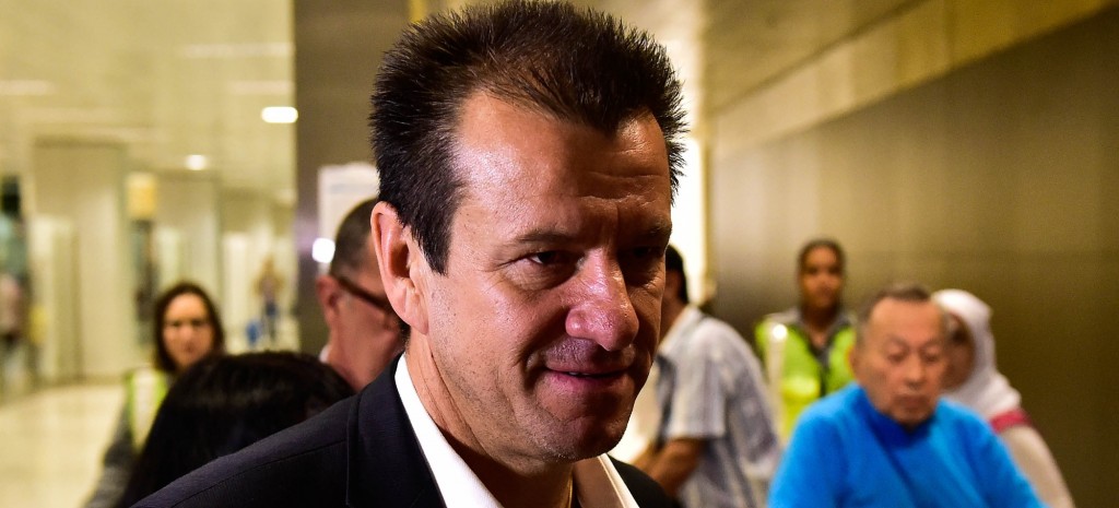 Dunga está insatisfeito com a forma como a torcida vem tratando a Seleção no Brasil (Foto: Fernando Dantas/Gazeta Press)