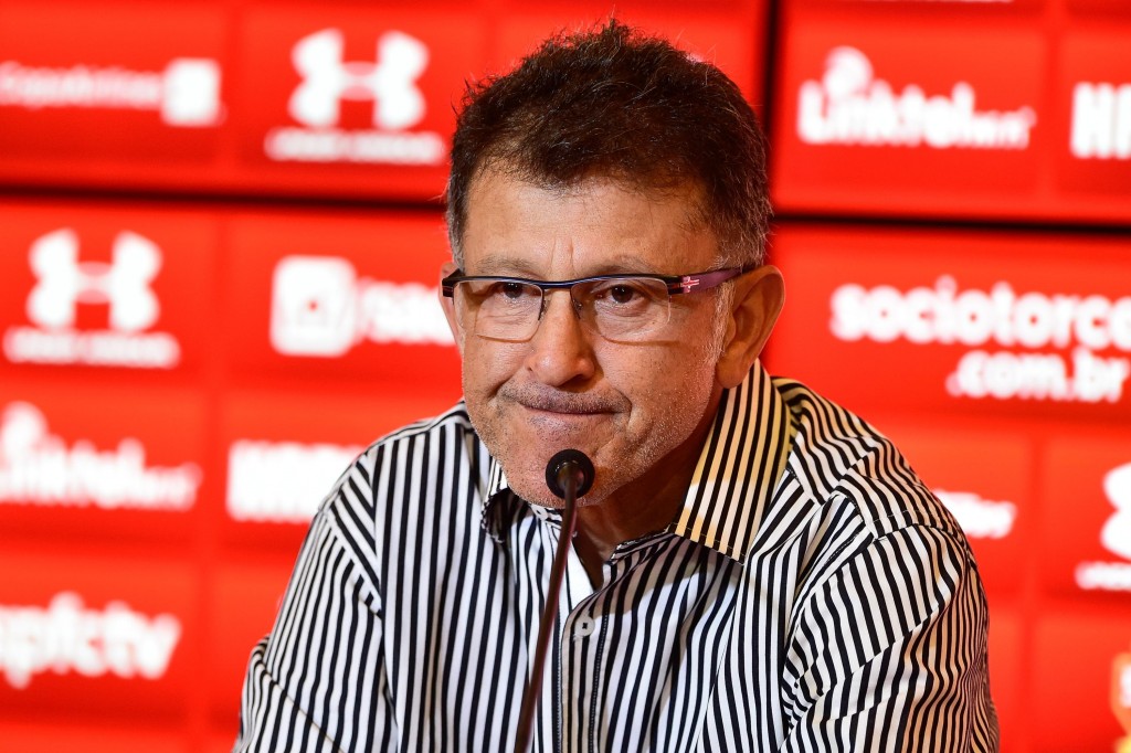 O colombiano Juan Carlos Osorio concede entrevista no CCT da Barra Funda (Foto:Fernando Dantas/Gazeta Press)