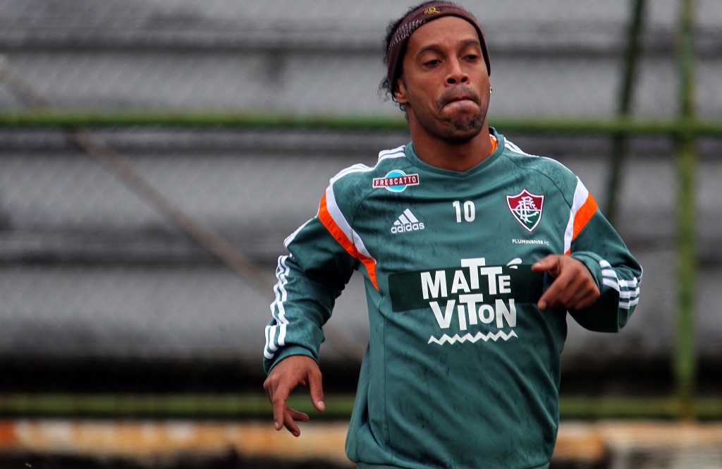 O meia Ronaldinho Gaúcho vem decepcionando com a camisa do Fluminense (Foto: Nelson Perez/FFC)
