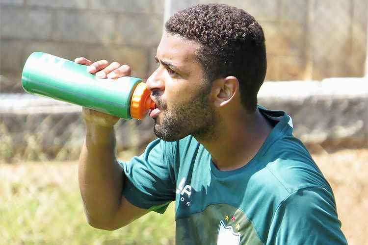 Recém-contratado, meia Paulinho Silva foi relacionado pela primeira vez por Givanildo Oliveira (Foto: Carlos Cruz/AFC)