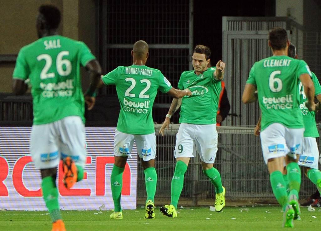 Saint Étienne vence fora de casa para manter-se no grupo que briga pela liderança do Francês (Foto: Sylvain Thomas/AFP)