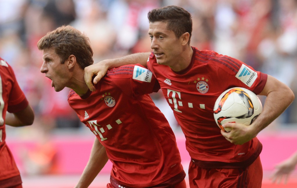Bayern Munich's striker Thomas Mueller (L) and Bayern Munich's Polish striker Robert Lewandowski react after the Bayern draw goal during the German first division Bundesliga football match FC Bayern Munich v FC Augsburg, in Munich, on September 12, 2015.  AFP PHOTO /CHRISTOF STACHE RESTRICTIONS: DURING MATCH TIME: DFL RULES TO LIMIT THE ONLINE USAGE TO 15 PICTURES PER MATCH AND FORBID IMAGE SEQUENCES TO SIMULATE VIDEO.  == RESTRICTED TO EDITORIAL USE == FOR FURTHER QUERIES PLEASE CONTACT DFL DIRECTLY AT + 49 69 650050.