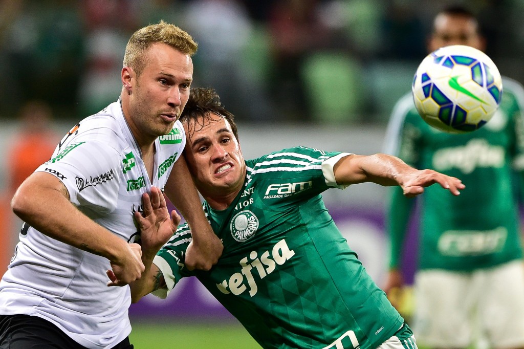 O atacante Alemão ressaltou a importância do clássico catarinense na luta contra a degola (Foto: Fernando Dantas/Gazeta Press)