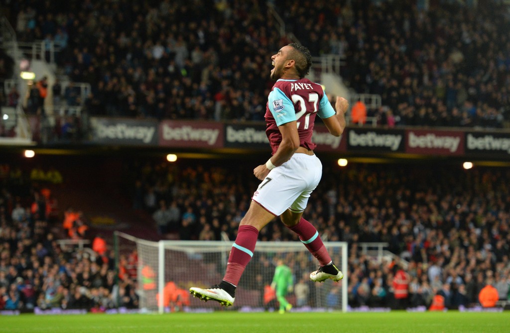 O francês Dimitri Payet foi autor dos dois gols da vitória sobre o Newcastle (Foto: Glyn Kirk/AFP)