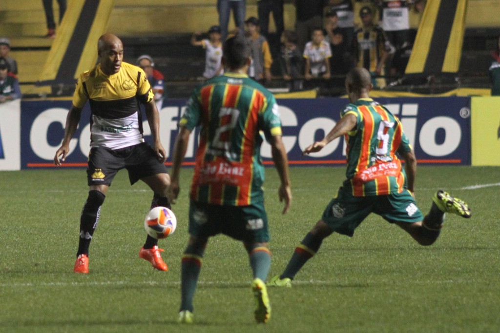 Marcos Assunção marcou o gol de empate aos 43 minutos do segundo tempo (Foto: Fernando Ribeiro/Criciúma)