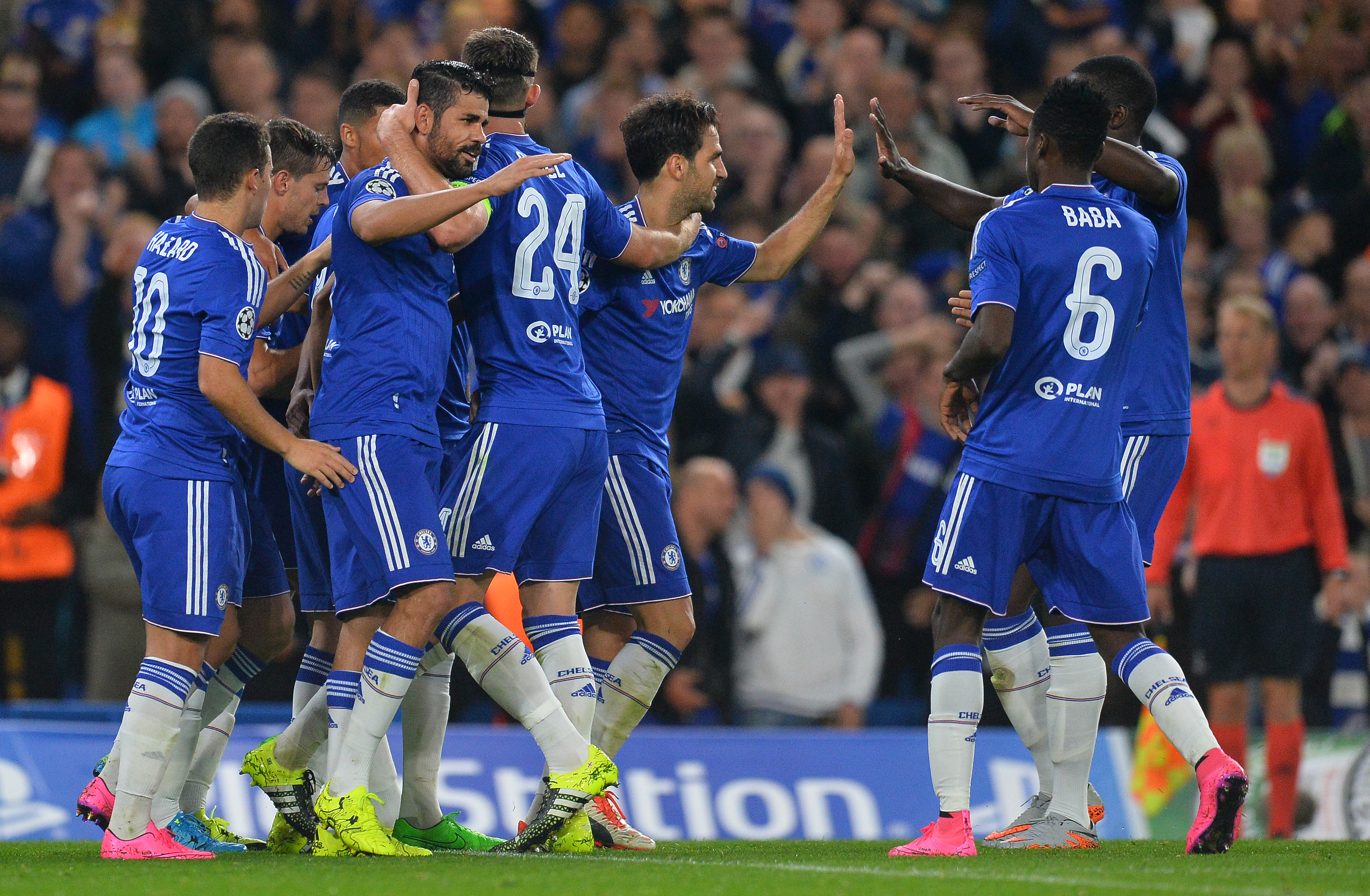 A expressiva vitória devolve a confiança ao time do Chelsea (foto:: GLYN KIRK/AFP)