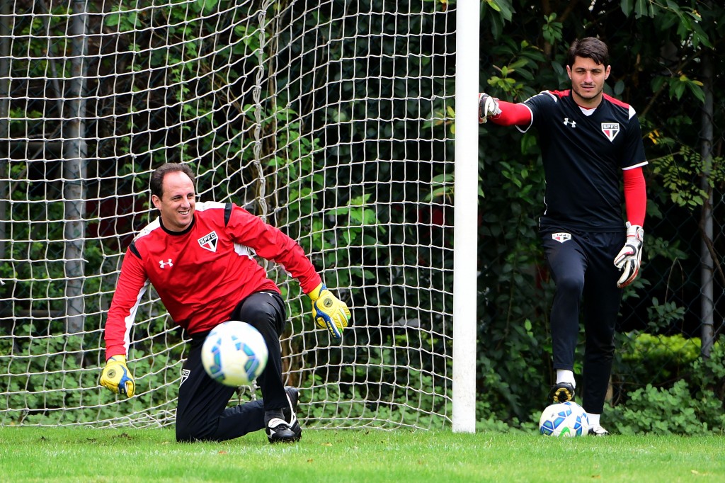 O goleiro Rogério Ceni volta à equipe titular do São Paulo contra a Chapecoense (Foto: Sergio Barzaghi/Gazeta Press)