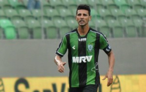 Leandro Guerreiro entende que o Coelho tem sido prejudicado pelos "árbitros fracos" da Série B (Carlos Cruz/AFC)