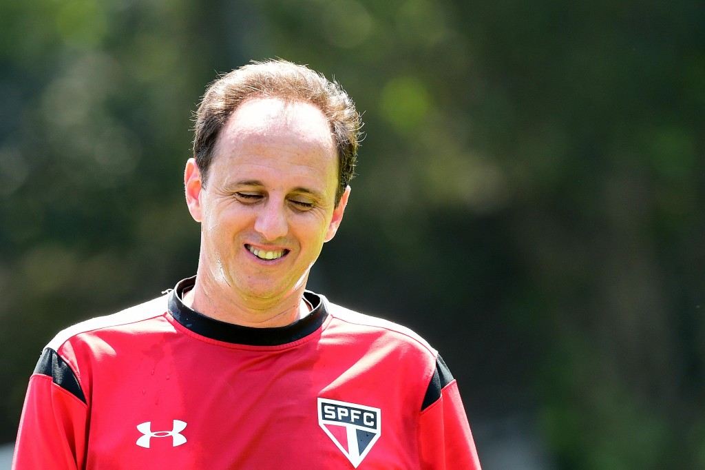 O ídolo Rogério Ceni está de volta à meta tricolor após se recuperar de uma lesão muscular (Foto: Sergio Barzaghi/Gazeta Press)