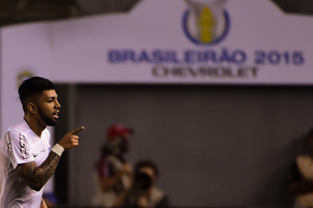 Gabriel marcou duas vezes na goleada do Peixe sobre o vice-líder do Brasileiro (Foto: Djalma Vassão/Gazeta Press)