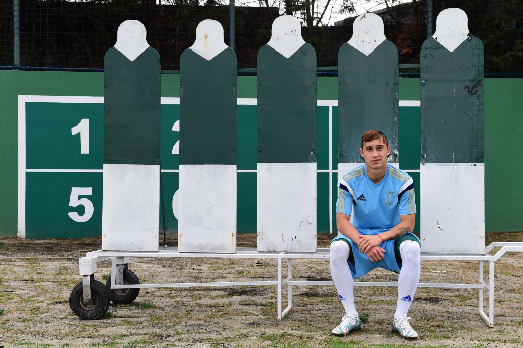 Chileno Aracibia deseja recuperar camisa 10 usada por Valdivia. (Foto: Sergio Barzaghi/Gazeta Press)