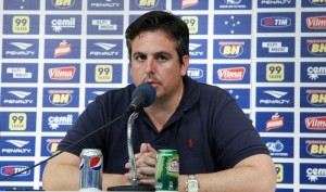 Bruno Vicintin confirmou que o goleiro Fábio rejeitou a proposta de renovação feita pelo clube (Washington Alves/Light Press)