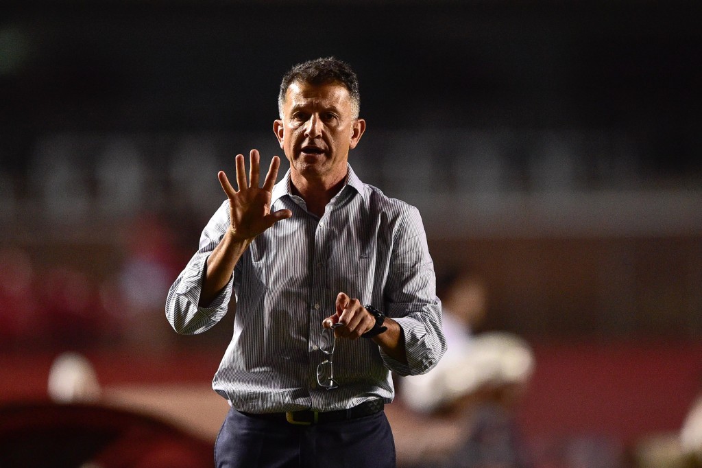 O técnico Juan Carlos Osorio deve escalar um time mistro contra o Avaí (Foto: Fernando Dantas/Gazeta Press)