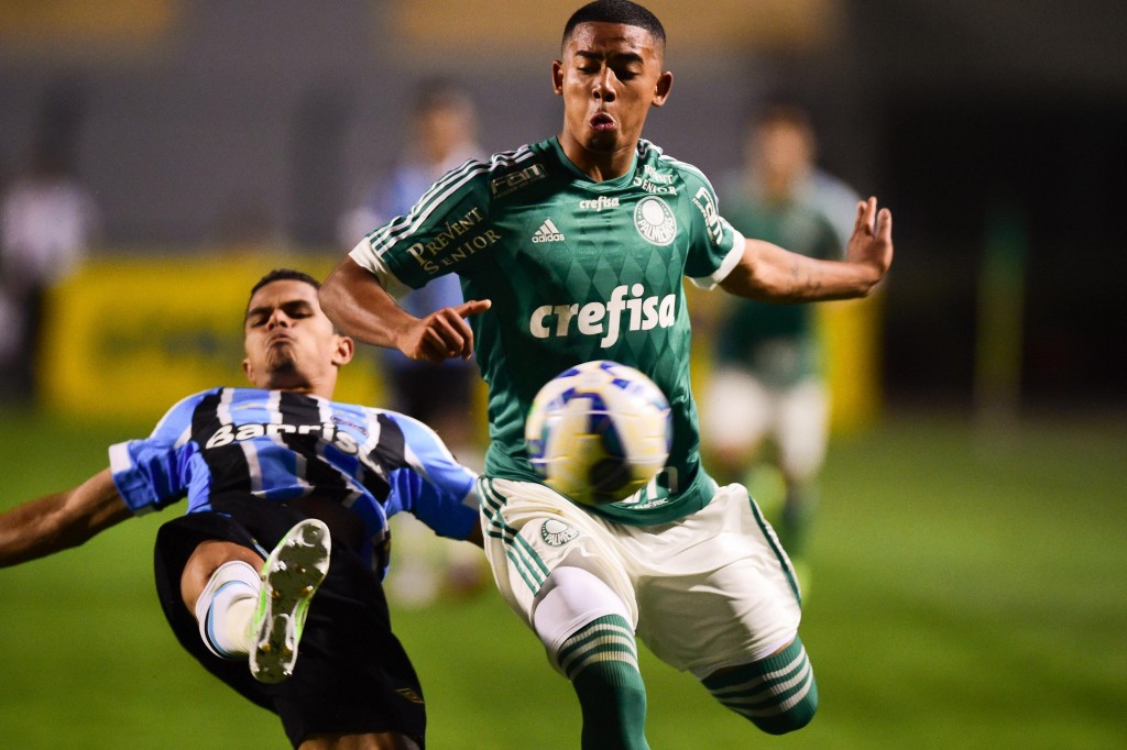 Velocidade e a marcação do atacante, aliadas à qualidade com a bola, impressiona colegas (Foto: Djalma Vassão/Gazeta Press)