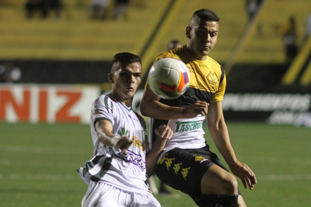O Criciúma foi derrotado pelo Luverdense por 1 a 0, no Heriberto Hülse (Foto: Fernando Ribeiro/Criciúma E.C.)