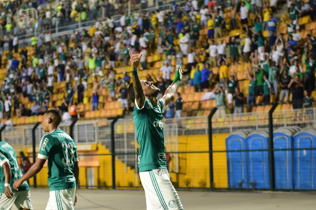 Contra o Grêmio, Palmeiras venceu pela terceira vez seguida no Brasileiro. (Foto: Djalma Vassão/Gazeta Press)