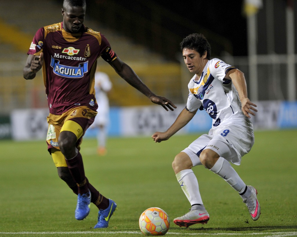 Confronto definirá o adversário do vencedor do duelo entre Atlético-PR e Brasília (Foto: Guillermo Legaria/AFP)