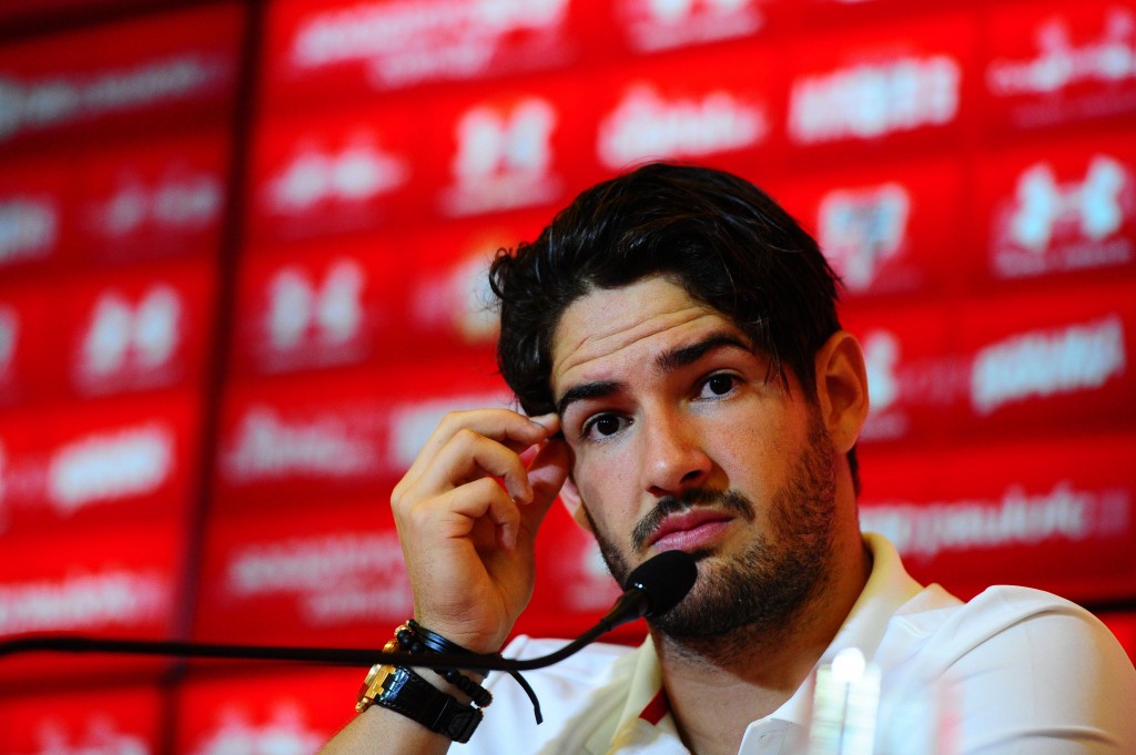 Alexandre Pato não descarta defender o Corinthians após o fim do empréstimo para o São Paulo (Foto: Sergio Barzaghi/Gazeta Press)