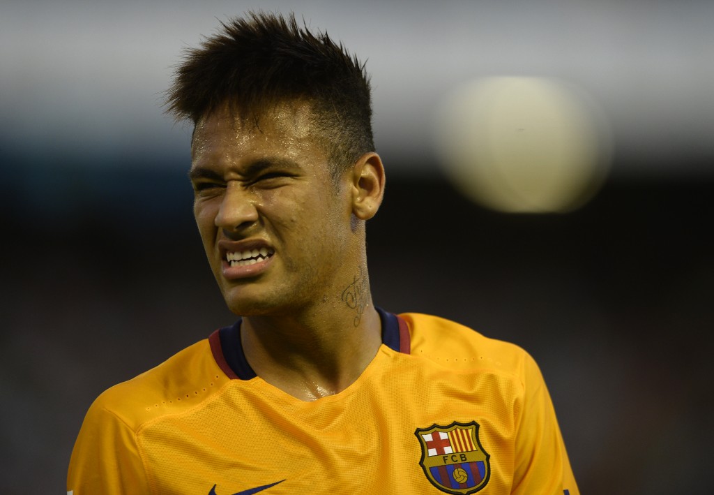 Neymar ainda descontou, mas não impediu goleada por 4 a 1 (Foto: Miguel Riopa/AFP)
