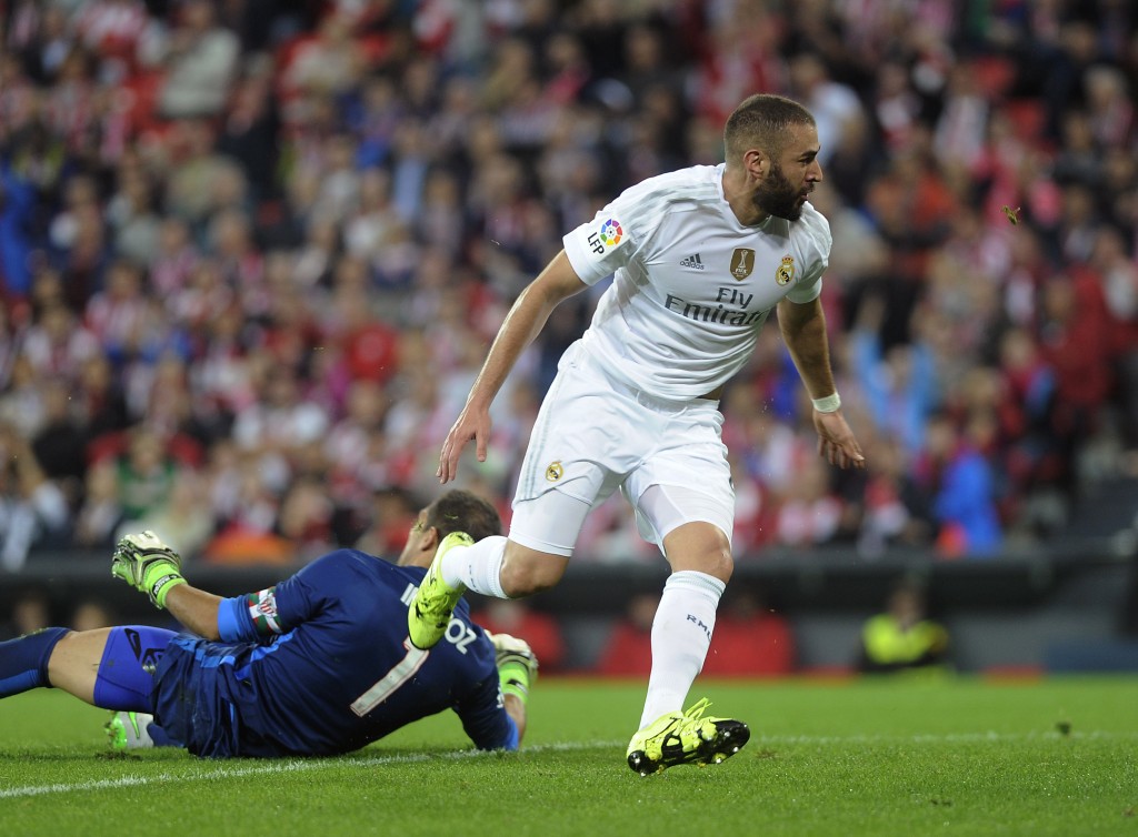 O francês Karim Benzema  foi autor dos dois gols do Real contra o Bilbao (Foto: Ander Gillenea/AFP)