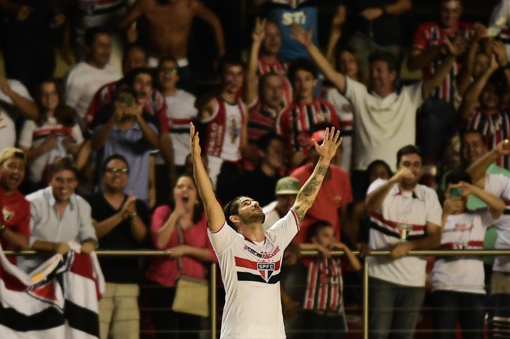 Alexandre Pato foi autor do gol de número 3.000 do São Paulo no estádio do Morumbi (Foto: Djalma Vassão/Gazeta Press)