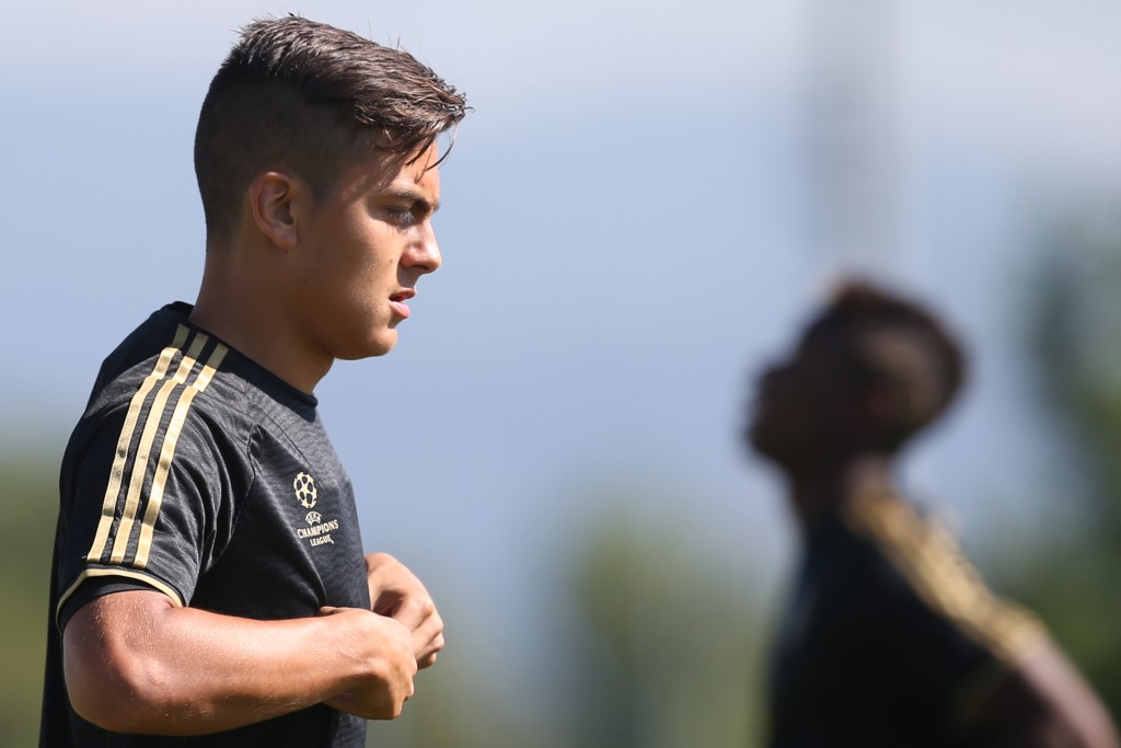 Dybala admitiu ver Lionel Messi como ídolo (Foto: Marco Bertorello/AFP)