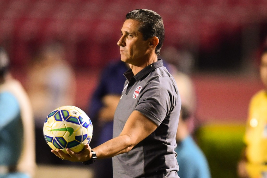Técnico admite poucas chances na Copa do Brasil e trabalha contra rebaixamento (Foto: Djalma Vassão/Gazeta Press)