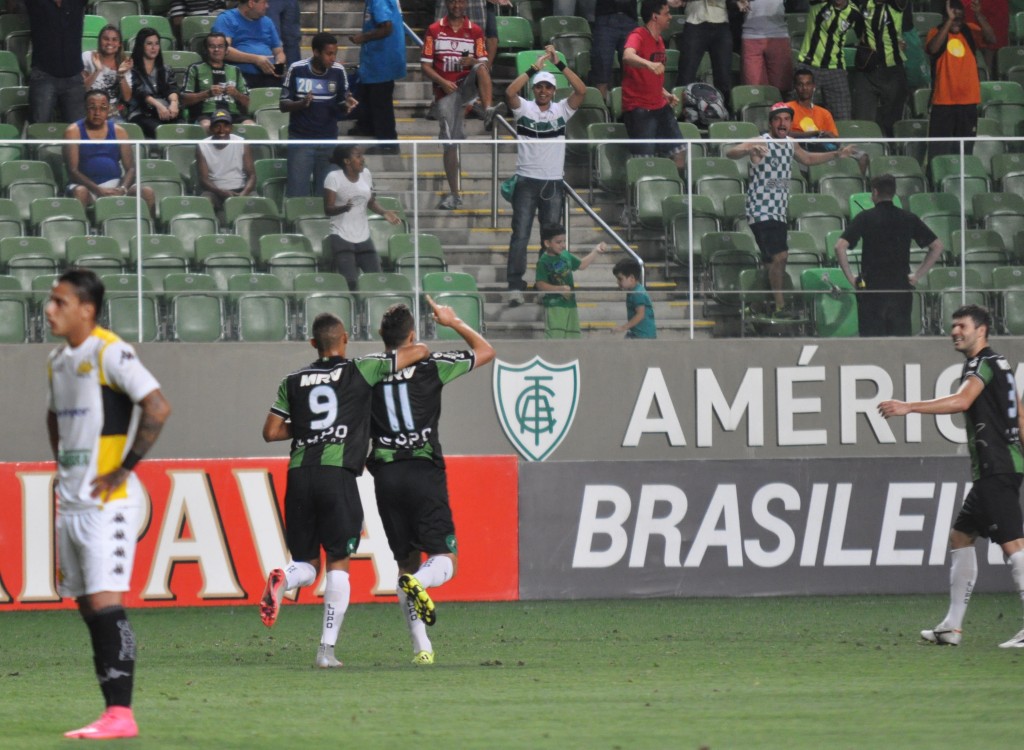 Foto 1: Toscano foi o nome do jogo e marcou os dois gols da vitória americana (Carlos Cruz/AFC)