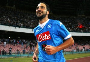 Higuaín é o atual artilheiro do Campeonato Italiano, com 21 gols em 21 jogos (Foto: AFP)