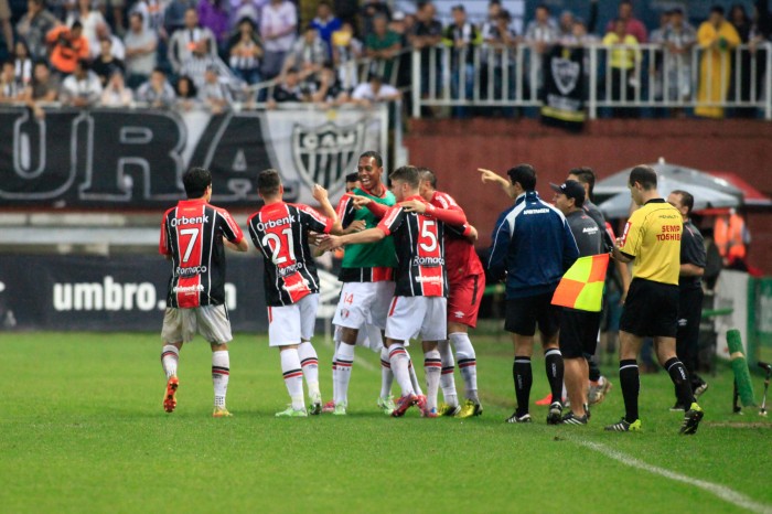 Willian Popp marcou o segundo gol do Joinville na partida (Foto: JEC/Divulgação)