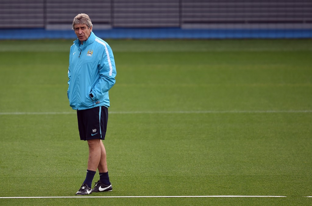 Manchester City's Chilean manager Manuel Pellegrini takes a training session at the Manchester City Academy in Manchester, north west England on September 29, 2015 ahead of their UEFA Champions League Group D match against Borussia Monchengladbach on September 30. AFP PHOTO / PAUL ELLIS