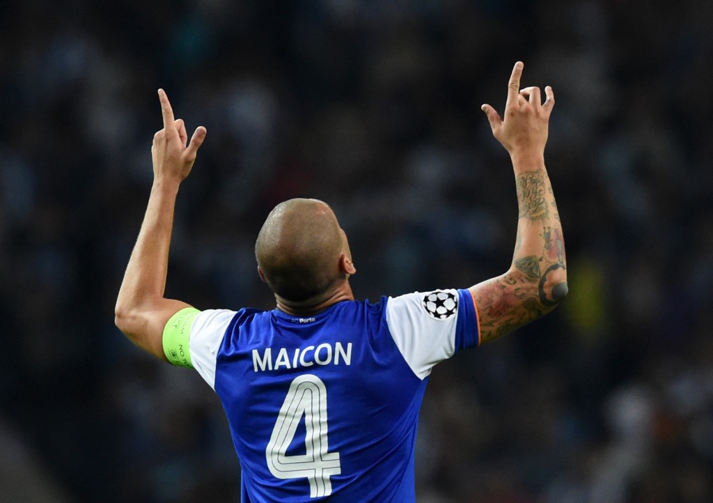 O zagueiro brasileiro Maicon marcou o gol da vitória do Porto sobre o Chelsea (Foto: Francisco Leong/AFP)