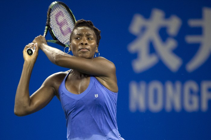 Venus Williams também grantiu vaga na terceira rodada do WTA de Wuhan (Foto: FRED DUFOUR/AFP)
