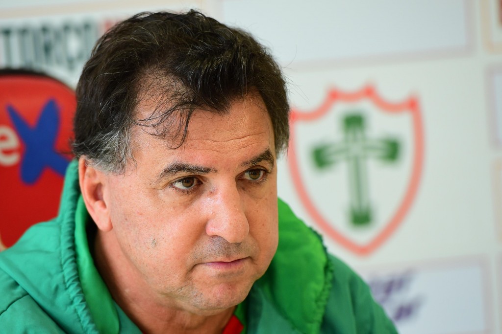 Em seu último trabalho, Estevam comandou a Portuguesa (Foto: Sérgio Barzaghi/Gazeta Press) 